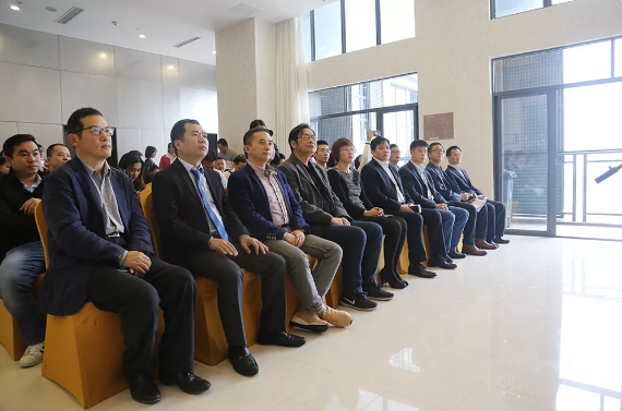 全球共德董事長周泳鋒出席恩平市華僑創(chuàng)業(yè)孵化基地掛牌儀式并被聘請(qǐng)為創(chuàng)新創(chuàng)業(yè)導(dǎo)師